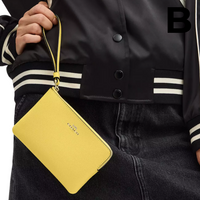 Corner Zip Wristlet PREVENTA