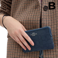 Corner Zip Wristlet PREVENTA