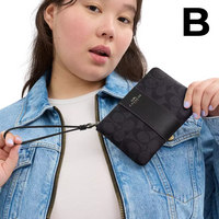 Corner Zip Wristlet PREVENTA