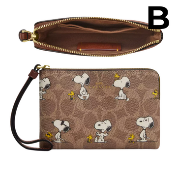 Coach X Peanuts Corner Zip Wristlet In Signature Canvas With Snoopy Print PREVENTA