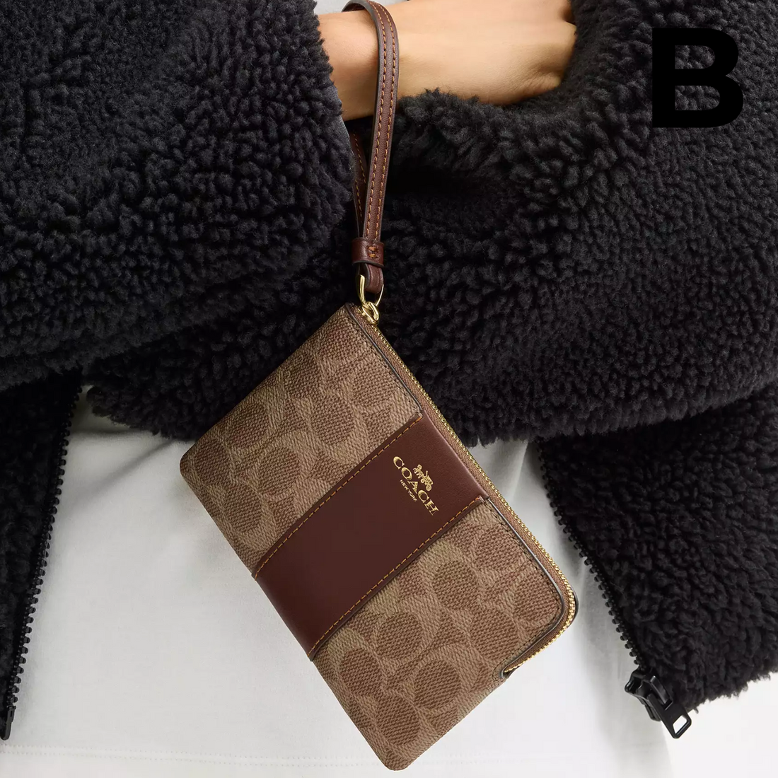 Corner Zip Wristlet PREVENTA