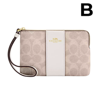 Corner Zip Wristlet In Signature Leather **PREVENTA**