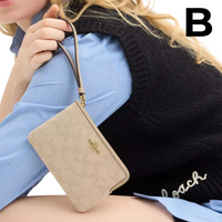 Corner Zip Wristlet PREVENTA