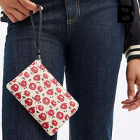 Corner Zip Wristlet PREVENTA