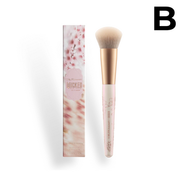 r.e.m. beauty x Wicked Cherry Blossom Blush Brush PREVENTA