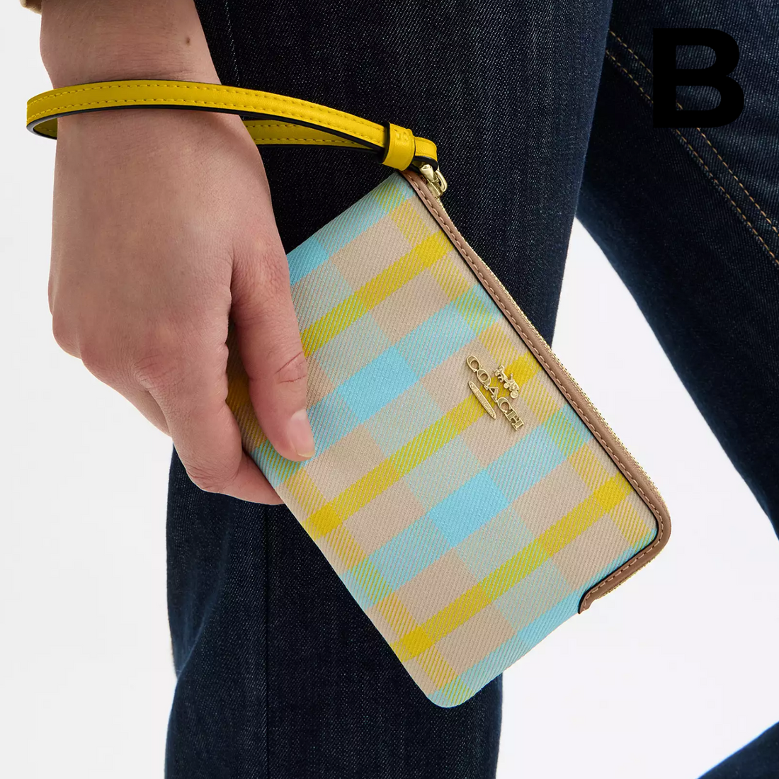 Corner Zip Wristlet PREVENTA