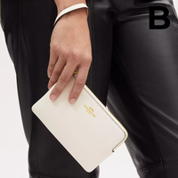 Corner Zip Wristlet PREVENTA
