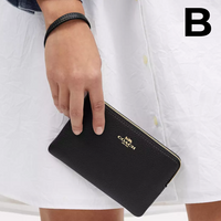 Corner Zip Wristlet PREVENTA