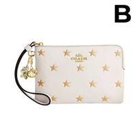 Boxed Corner Zip Wristlet With Star Print And Charms PREVENTA