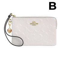 Corner Zip Wristlet In Signature Leather **PREVENTA**