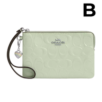Corner Zip Wristlet In Signature Leather **PREVENTA**